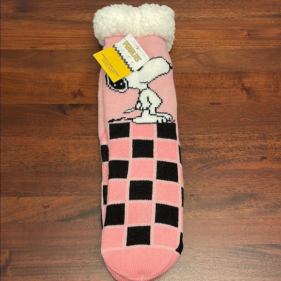 Peanuts Pink Sherpa Sock with Snoopy Black Checkered Design New size OSFM - Picture 1 of 5